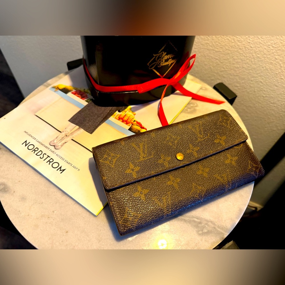 LOUIS VUITTON Monogram Sarah Wallet